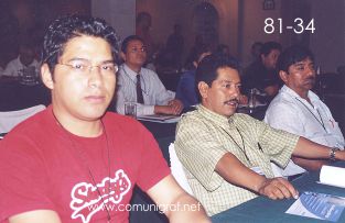 Foto 81-34 - Juan Montesinos (izq) de Alfa y Omega Impresores de la ciudad de México en el Encuentro Nacional de Negocios Gráficos (Pymes) realizado del 22 al 24 de Septiembre 2005 en el Hotel La Nueva Estancia de la ciudad de León, Gto. México.