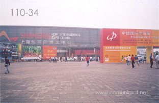 Foto 110-34 - Zona de entrada y salida del Centro Expo Internacional de Shanghai de la expo All In Print China en Shanghai China - 15-Junio-2006