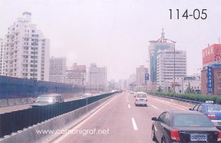 Foto 114-05 - Avenida amplia de Shanghai, China - 11-Junio-2006
