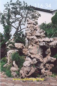 Foto 116-34 - Montones de piedras que forman figuras de piedra en uno de los museos del pueblo viejo de Zhouzhuang, china - 11-Junio-2006