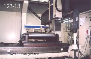 Foto 123-13 -  Máquina rectificando los rodillos de máquinas de impresión offset en la planta Guanghua Printing Machinery en Shanghai China - 12-Junio-2006