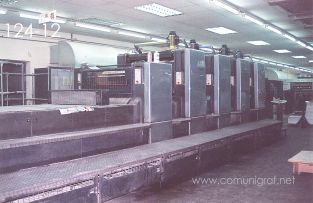 Foto 124-12 - Máquina de impresión offset de cuatro colores con estación de barniz UV en la imprenta Shanghai Zhonghua Printing Co. Ltd. en Shanghai China - 12-Junio-2006