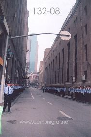 Foto 132-08 - Fuerzas policiales en la zona del Waitan de Shanghai China - 14-Junio-2006