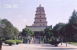 Foto 136-30 - La Gran Pagoda del Ganso Salvaje (Big Wild Goose Pagoda) en la ciudad de Xían China - 17-Junio-2006