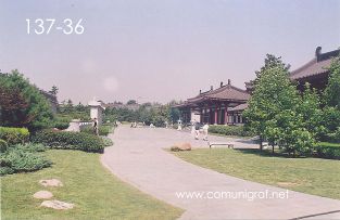 Foto 137-36 - Salones espirituales en la parte trasera de la torre de La Gran Pagoda del Ganso Salvaje (Big Wild Goose Pagoda) en la ciudad de Xían China - 17-Junio-2006
