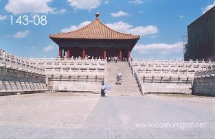 Foto 143-08 - Otra de las escalinatas restauradas en el interior del Palacio Imperial de la ciudad prohibida en Beijing (Pekín), China - 18-Junio-2006