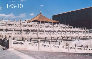 Foto 143-10 - Rampa y adornos restaurados en el interior del Palacio Imperial de la ciudad prohibida en Beijing (Pekín), China - 18-Junio-2006