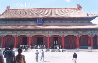 Foto 143-17 - Una de las instalaciones de los museos en el interior del Palacio Imperial de la ciudad prohibida en Beijing (Pekín), China - 18-Junio-2006
