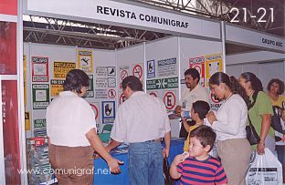 Foto 21-21 - Stand de la Revista Artes Gráficas Comunigraf en la Expo Artes Gráficas León 2003 en el Poliforum de la ciudad de León, Gto. México.