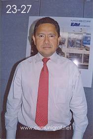 Foto 23-27 - En el Stand de la empresa Eam Mosca, el Sr. José Díaz en la Expo Artes Gráficas León 2003 en el Poliforum de la ciudad de León, Gto. México.