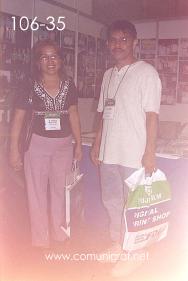 Foto 106-35 - Ma. Concepción Camacho Tenorio y Julián Rivera en la Expo Mexigrafika 2006 realizada del 25 al 27 de Mayo 2006 en el Centro de Exposiciones Cintermex de la ciudad de Monterrey, N.L. México.