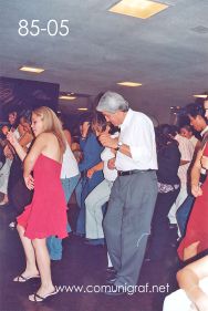 Foto 85-05 - Brenda León Acosta y el Lic. Gerardo de Jesús Hinojosa en pleno baile en la tradicional Comida Baile del día del Impresor de Canagraf Guanajuato, realizada el 24 de Septiembre 2005 en el Hotel La Nueva Estancia de la Ciudad de León, Guanajuato México.