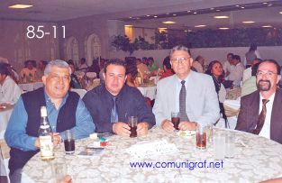 Foto 85-11 - Miguel Cerón (izq) y colegas en la tradicional Comida Baile del día del Impresor de Canagraf Guanajuato, realizada el 24 de Septiembre 2005 en el Hotel La Nueva Estancia de la Ciudad de León, Guanajuato México.