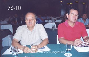 Foto 76-10 - José Javier Rosas Rivera (der) de Imprenta Libertad de Tepic, Nay. en el Encuentro Nacional de Negocios Gráficos (Pymes) realizado del 22 al 24 de Septiembre 2005 en el Hotel La Nueva Estancia de la ciudad de León, Gto. México
