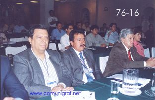 Foto 76-16 - Don Carlos Gálvez Herrera (izq) y Juan Manuel Caballero Ulaje (centro) en el Encuentro Nacional de Negocios Gráficos (Pymes) realizado del 22 al 24 de Septiembre 2005 en el Hotel La Nueva Estancia de la ciudad de León, Gto. México