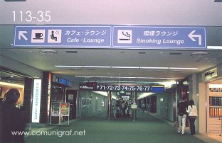 Foto 113-35 Interior del Aeropuerto de Tokio, Japón - 10-Junio-2006
