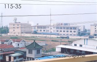 Foto 115-35 - Factorías en trayecto de Shanghai a Zhouzhuang, China - 11-Junio-2006
