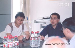 Foto 120-01 - Nick Chen y Frank Li de la empresa Guanghua Printing Machinery en Shanghai China - 12-Junio-2006