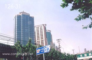 Foto 126-31 - Edificios en la zona urbana de Shanghai China - 12-Junio-2006