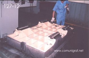 Foto 127-12 - Especie de molde para fabricar piezas para las máquinas en la empresa Shanghai DinLong Machinery Co. Ltd fabricante de las máquinas para imprimir cartón corrugado de la marca SRPACK en Shanghai, China - 13-Junio-2006