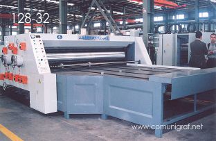 Foto 128-32 - Otra vista de una Máquina SRPACK para impresión y suajado de de cartón corrugado en la empresa Shanghai DinLong Machinery Co. Ltd de Shanghai, China - 13-Junio-2006