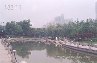 Foto 133-11 - Lago en el Parque Xujiahui (xujiahui park) de Shanghai China - 16-Junio-2006
