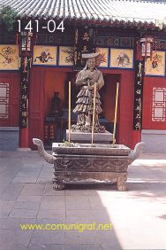 Foto 141-04 - Estatua histórica en uno de los museos del inmenso Mausoleo del primer emperador de china Qin Shi Huang ubicado en la ciudad de Xían en el distrito de Lintong, provincia de Shaanxi, China - 17-Junio-2006