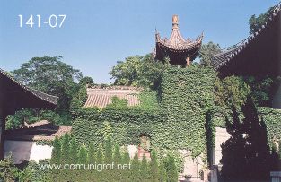 Foto 141-07 - Lugar histórico de la dinastía Qin en uno de los lugares del inmenso Mausoleo (aprox 60 km2) del primer emperador de china Qin Shi Huang ubicado en la ciudad de Xían en el distrito de Lintong, provincia de Shaanxi, China - 17-Junio-2006