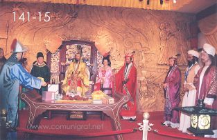 Foto 141-15 - Figuras de cera en uno de los museos en uno de los lugares turísticos del inmenso Mausoleo (aprox 60 km2) del primer emperador de china Qin Shi Huang ubicado en la ciudad de Xían en el distrito de Lintong, provincia de Shaanxi, China - 17-Junio-2006
