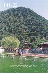 Foto 141-22 - Otra toma de pequeño lago en una de las zonas del Mausoleo del antiguo emperador Qin Shi Huang ubicado en la ciudad de Xían en el distrito de Lintong, provincia de Shaanxi, China - 17-Junio-2006
