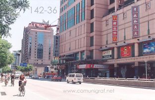 Foto 142-36 - Avenida Jinyu Hutong en Beijing (Pekín), China - 18-Junio-2006