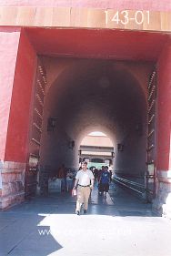 Foto 143-01 - Entrada y salida principal del Palacio Imperial de la ciudad prohibida en Beijing (Pekín), China - 18-Junio-2006