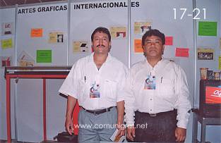 Foto 17-21 - Carlos Trejo y Francisco Gabino Baez Quintana de Agisa en la Expo Artes Gráficas León 2003 en el Poliforum de la ciudad de León, Gto. México.