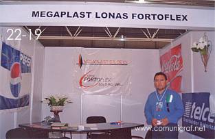 Foto 22-19 - Stand de Megaplast y Lonas Fortoflex en la Expo Artes Gráficas León 2003 en el Poliforum de la ciudad de León, Gto. México.