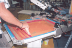 Reporte: Se desprende la emulsión al estar imprimiendo en Serigrafía - Artes Gráficas Comunigraf